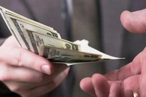 Sửu cẩn trọng chuyện tiền bạc, Tuất đừng 'đứng núi này trông núi nọ' ngày 31/10