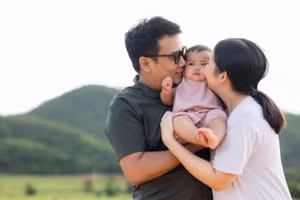 Nếu con cái tự do yêu đương, chắc chắn sẽ xảy ra mâu thuẫn với cha mẹ. (Ảnh: ITN).