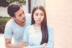 Những cảm xúc như nghi ngờ, hiểu lầm, nghi kỵ và than phiền thực chất đều xuất phát từ sự bám chấp vào bản thân và thái độ ích kỷ của chúng ta. (Ảnh: ITN)