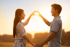 Trên mạng xã hội, chúng ta thấy các hình ảnh “hạnh phúc” ngập tràn. (Ảnh: ITN).