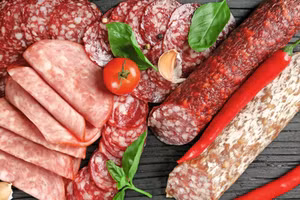 Tiêu thụ quá nhiều thịt đỏ và thịt chế biến có thể làm tăng nguy cơ mắc bệnh tiểu đường loại 2. (Ảnh: ITN)