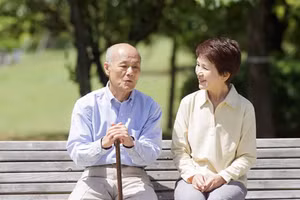 Con cái cho bố mẹ những gì họ muốn cho, nhưng quên hỏi xem bố mẹ thực sự muốn gì. (Ảnh: ITN).
