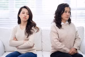 Trong những gia đình mà quan hệ mẹ chồng - nàng dâu không tốt, mẹ chồng và nàng dâu sẽ trở mặt, sinh ra đối kháng, đến mức không nhìn mặt nhau. (Ảnh: ITN).