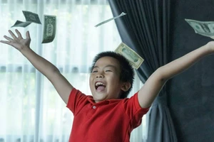 Quyền được tự quyết và tự do sử dụng tiền tiêu vặt là cơ hội để trẻ trải nghiệm. (Ảnh: ITN).