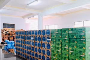 48 tấn sữa và nước uống của Vinamilk đến rốn lũ miền Trung và Tây Nguyên