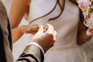 Hiểu được các yếu tố ổn định của hôn nhân có thể giúp chúng ta duy trì và quản lý đời sống tình cảm của mình tốt hơn. (Ảnh: ITN).