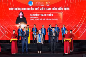Chị Trần Thanh Thảo tại buổi lễ trao giải thưởng Sao Đỏ Doanh nhân trẻ 2025
