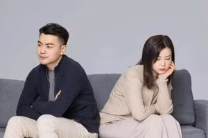 Dù quyết định sinh con hay không, cuối cùng cặp đôi đều sẽ phải hối tiếc vào một thời điểm nào đó. (Ảnh: ITN).