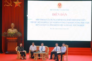 Các chuyên gia, nhà quản lý giáo dục chia sẻ tại diễn đàn.