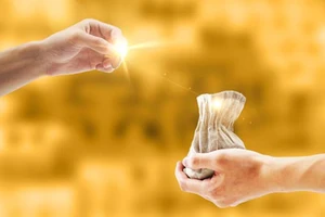 Mất mát tiền tài đôi khi là thử thách thái độ của chúng ta đối với vật chất. (Ảnh: ITN)