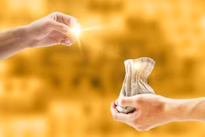 Mất mát tiền tài đôi khi là thử thách thái độ của chúng ta đối với vật chất. (Ảnh: ITN)