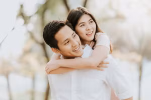 Phụ nữ mong người mình yêu sẽ là một “Hoàng tử quyến rũ”, còn đàn ông hy vọng người mình yêu sẽ là “Bạch Tuyết” xinh đẹp đến choáng ngợp. (Ảnh: ITN).