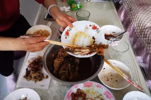 Tốt nhất nên nấu các bữa ăn với số lượng vừa phải để có thể ăn hết. (Ảnh: ITN)