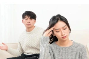 Sau khi chia tay, bạn phải thể hiện lòng can đảm, vừa biết buông vừa biết nắm. (Ảnh: ITN)