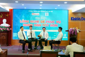 Các diễn giả chia sẻ tại tọa đàm