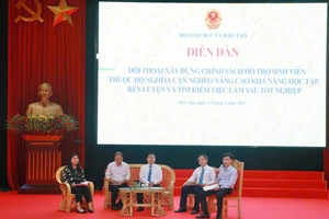 Các chuyên gia, nhà quản lý giáo dục chia sẻ tại diễn đàn