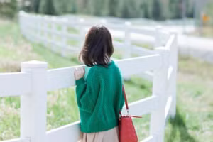 Đa nghi là vấn đề chung của hầu hết phụ nữ. (Ảnh: ITN).