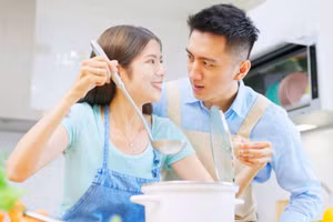 Việc nhà không phải là việc chỉ phụ nữ phải chịu trách nhiệm, nam giới cũng có nghĩa vụ tham gia. (Ảnh: ITN).