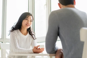 Bạn có bao giờ nhận thấy một số người bạn chỉ xuất hiện khi họ cần giúp đỡ? (Ảnh: ITN).