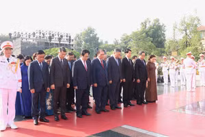 Lãnh đạo Đảng, Nhà nước tưởng niệm các Anh hùng liệt sĩ và viếng Chủ tịch Hồ Chí Minh