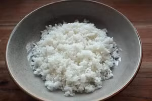 Tiết kiệm quá mức, ăn thức ăn thừa, đặc biệt là một số thói quen nhỏ có vẻ vô hại, nhưng thường âm thầm ảnh hưởng đến sức khỏe. (Ảnh: ITN)