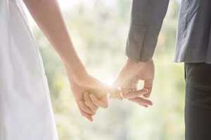 Hôn nhân giống như hai người cùng nhau khởi nghiệp. (Ảnh: ITN).