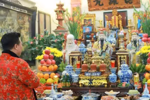 Văn khấn cúng Tất niên đón năm mới Ất Tỵ 2025 