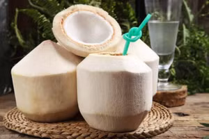 Lợi và hại khi uống nước dừa lâu dài