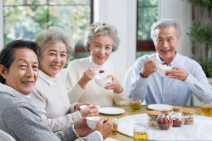 Sau 40 tuổi, mỗi năm cơ thể sẽ mất đi khoảng 0,3%-0,5% chất lượng xương. (Ảnh: ITN).