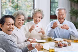 Sau 40 tuổi, mỗi năm cơ thể sẽ mất đi khoảng 0,3%-0,5% chất lượng xương. (Ảnh: ITN).