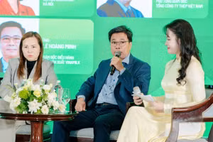 Ông Lê Hoàng Minh, Giám đốc điều hành Sản xuất kiêm Trưởng dự án Net Zero của Vinamilk chia sẻ tại Diễn đàn quốc gia về Môi trường và Khí hậu 2026. Ảnh: VN