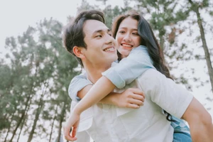 Nếu gia đình muốn một cuộc sống thịnh vượng, chung thủy là yếu tố không thể thiếu. (Ảnh : ITN).