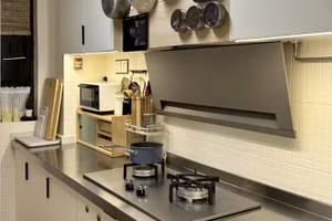 Dù máy hút mùi có đắt đến đâu thì hiệu ứng hút khói chủ yếu phụ thuộc vào động cơ. Những chức năng bổ sung chỉ là sự tô điểm thêm. (Ảnh: ITN)