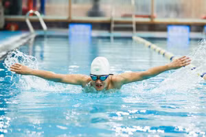 Tầm quan trọng của việc hô hấp khi bơi thường bị nhiều người coi nhẹ. (Ảnh: ITN).