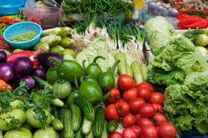 Ăn quá nhiều không chỉ khiến bạn béo mà còn gây mất cân bằng dinh dưỡng. (Ảnh: ITN)