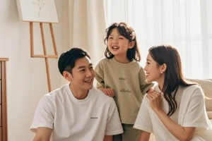 Những đứa trẻ không biết gì về tình hình kinh tế gia đình thường dễ cảm thấy bất an. (Ảnh: ITN).