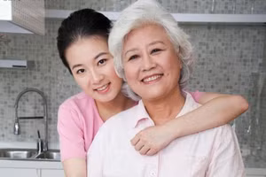 Địa vị và sự phân bổ quyền lực không bình đẳng dễ dẫn đến những mâu thuẫn giữa mẹ chồng và con dâu. (Ảnh: ITN)