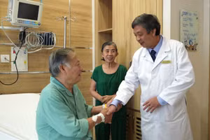 PGS.TS.BS Hồ Thượng Dũng – người đứng sau quyết định sử dụng phương pháp can thiệp không stent bằng bóng phủ thuốc