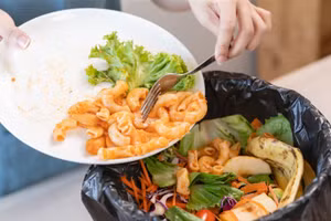 Giảm lãng phí thực phẩm không chỉ hỗ trợ bảo vệ môi trường mà còn tiết kiệm tiền. (Ảnh: ITN).