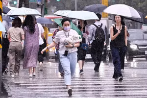 Tiếp xúc lâu với độ ẩm có thể dẫn đến các vấn đề sức khỏe. (Ảnh: ITN)