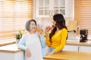 Hòa hợp với mẹ chồng không phải là điều khó khăn. (Ảnh: ITN)