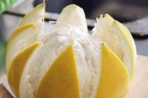 Khử mùi là phương pháp tái sử dụng vỏ bưởi phổ biến nhất. (Ảnh: ITN).