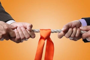 Sửu có tin vui về tiền bạc, Thân áp lực cạnh tranh ngày 12/2