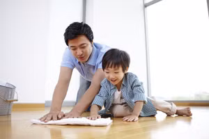 Nhiều gia đình hiếm khi cho con tham gia làm việc nhà vì cho rằng con còn nhỏ hoặc đang đi học. (Ảnh: ITN).