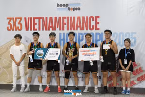 Niềm vui vỡ òa của các chàng trai JIS khi đăng quang ngôi vô địch 3x3 HoopTopia 2025