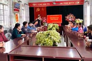 Một buổi sinh hoạt của Câu lạc bộ Sáng tạo số Trường Phổ thông DTBT Tiểu học Khun Há. Ảnh BLC