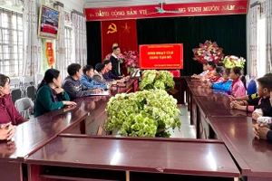 Một buổi sinh hoạt của Câu lạc bộ Sáng tạo số Trường Phổ thông DTBT Tiểu học Khun Há. Ảnh BLC