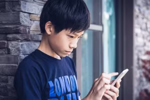 95% thanh thiếu niên ở độ tuổi 13–17 sử dụng nền tảng mạng xã hội. (Ảnh: ITN).