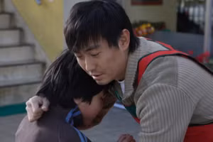 Bố đơn thân phải học cách giữ bình tĩnh, chấp nhận vai trò hiện tại của bản thân, không để sự giận dữ và than phiền chi phối. (Ảnh: ITN).