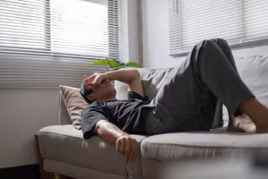 Nhiều người nằm sai tư thế và không đúng lúc, gây lãng phí thời gian nằm quý giá. (Ảnh: ITN)